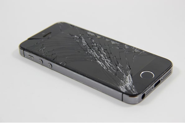 Cracked the back of my iPhone 14 pro max can I just leave it like